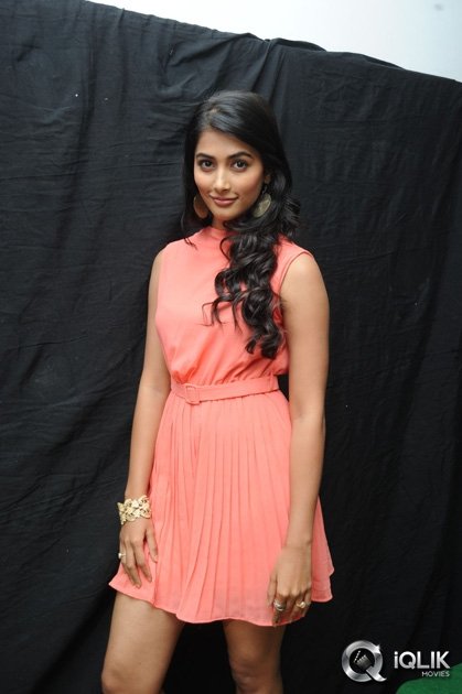 Pooja-Hegde-at-Oka-Laila-Kosam-Movie-Press-Meet